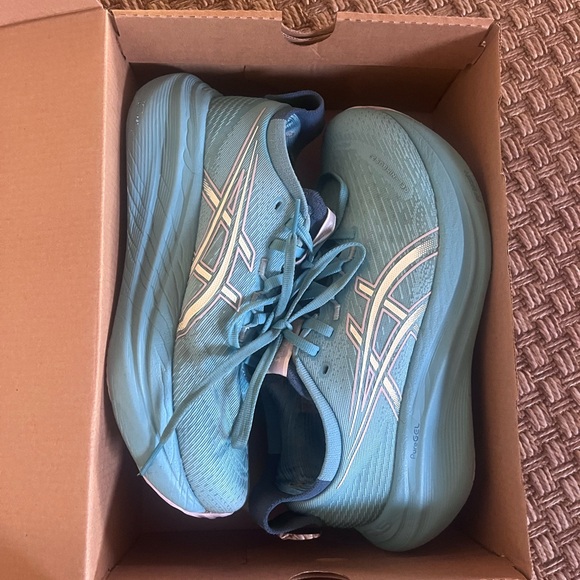 Asics Women's Gel Nimbus 27 Running Shoes - Picture 15 of 15